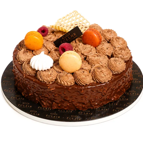 Gâteau chocolat et macarons — Cake Design, ÉCLAIR Pâtisserie
